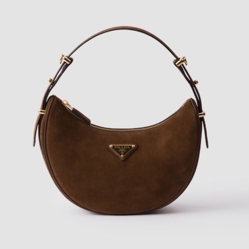 Prada Arqué suede shoulder - 2’050 $