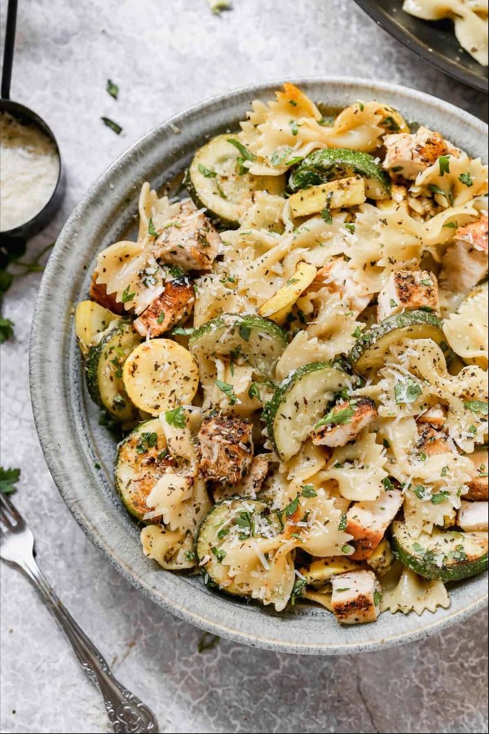 Whole Wheat Pasta With Lemon Chicken And Zucchini