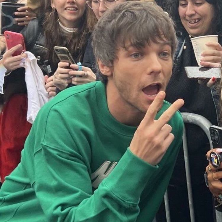 8. his support for new artists - he has always shown his support for small artists such as hosting the away from home festival. it shows he doesn’t take for granted what he has and wants to share that.
