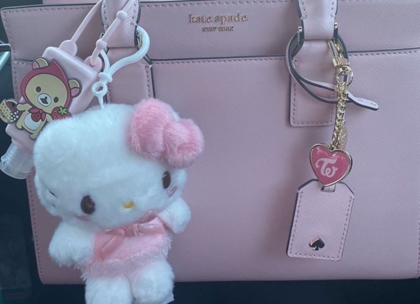 Top 10 de cosas que debe llevar una chica en su bolso✨👛