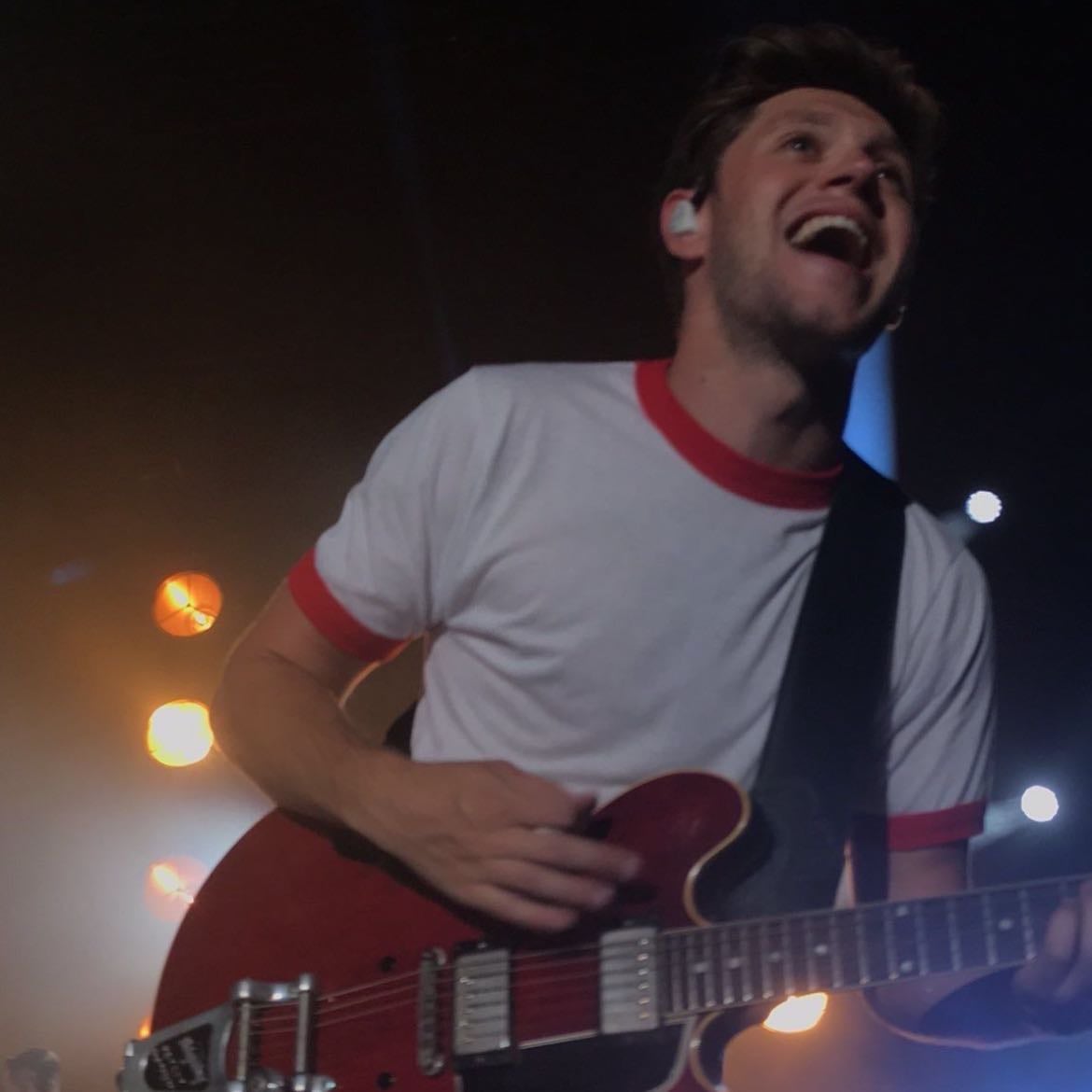 NIALL - this photo ๐โโ๏ธ