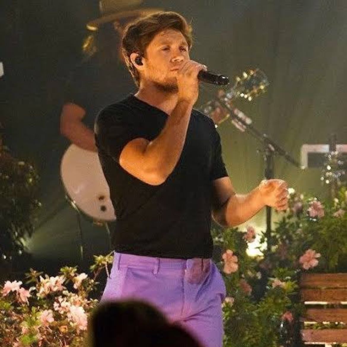 4th - purple pants niall