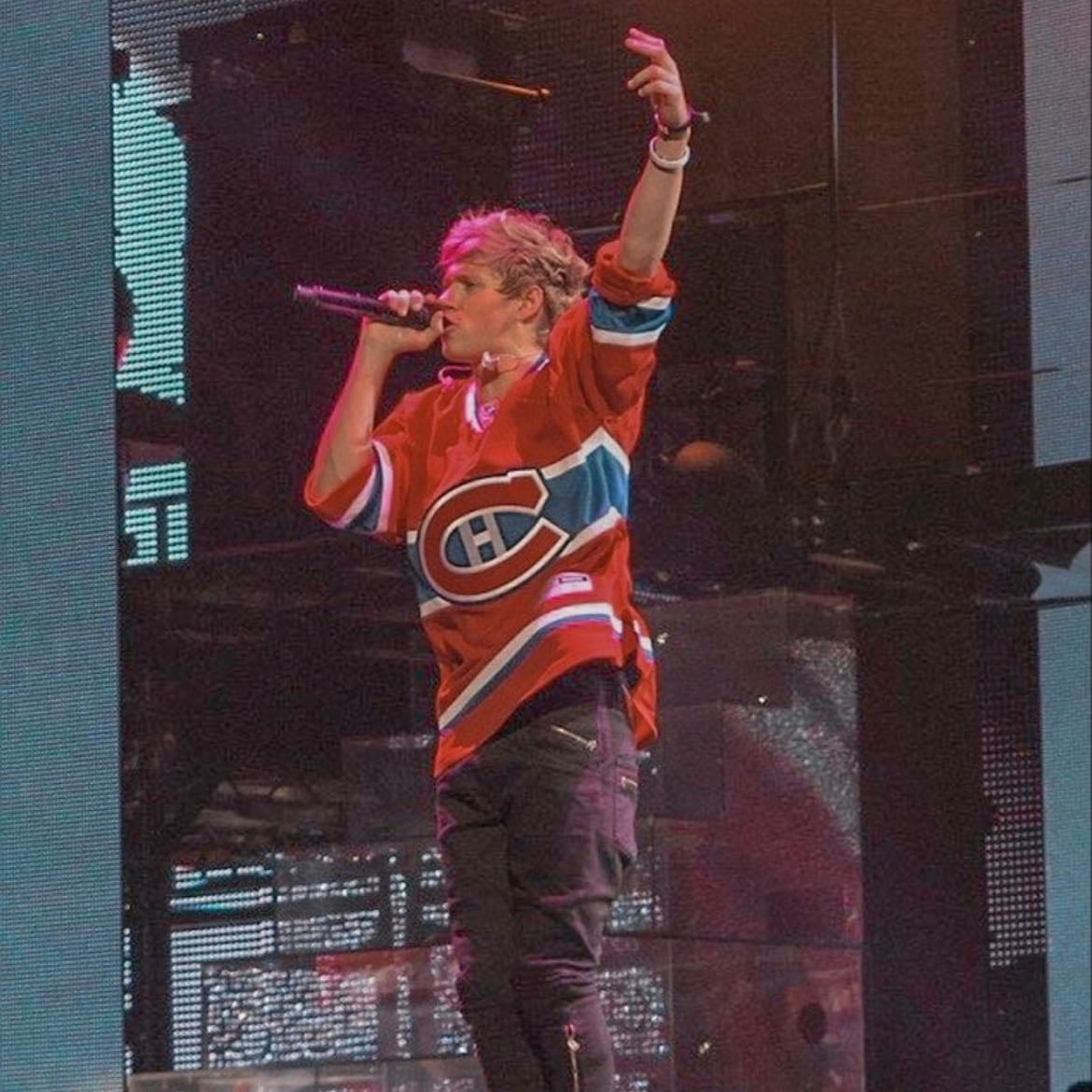 Niall - frat boy niall ๐