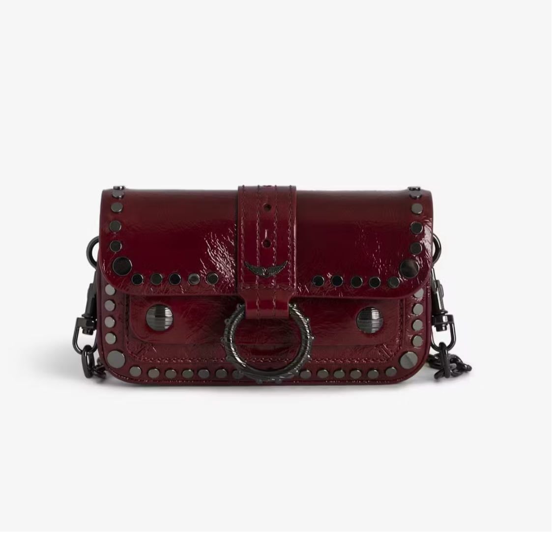 Kate Wallet - Zadig - Estoy obsesionada con este color! Lo único malo es que le cabe muy poco, pero amo la estética rockera que tiene