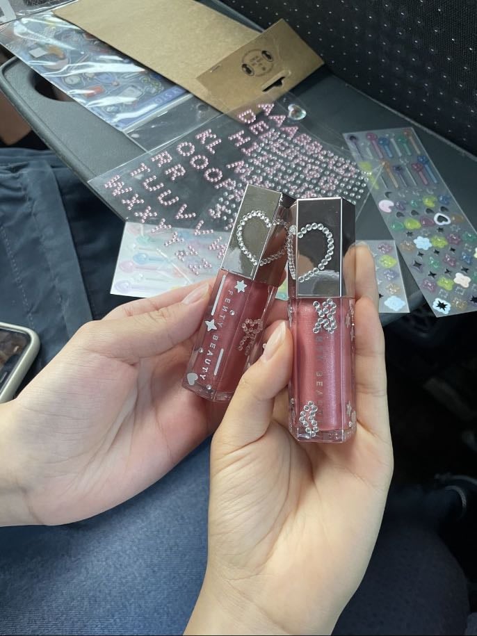 Lipgloss decorating