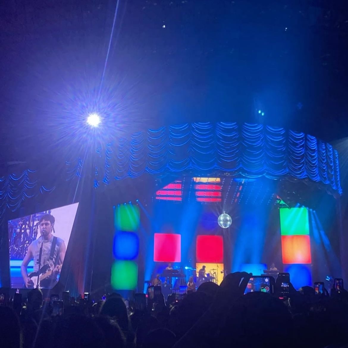Niall on his tour ahha
