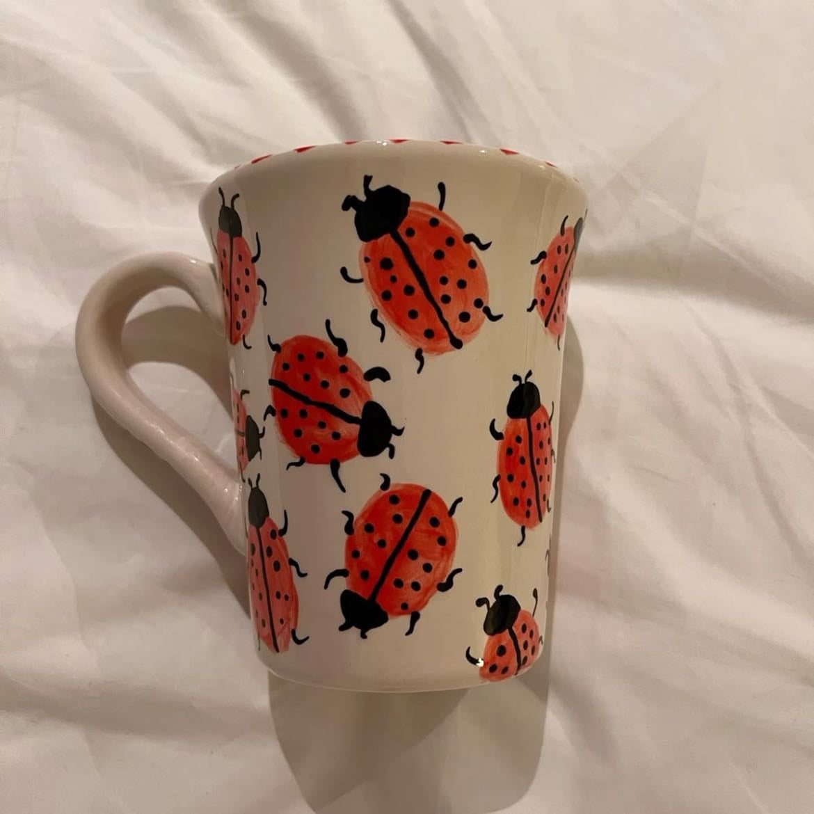 Cups with little drawings on