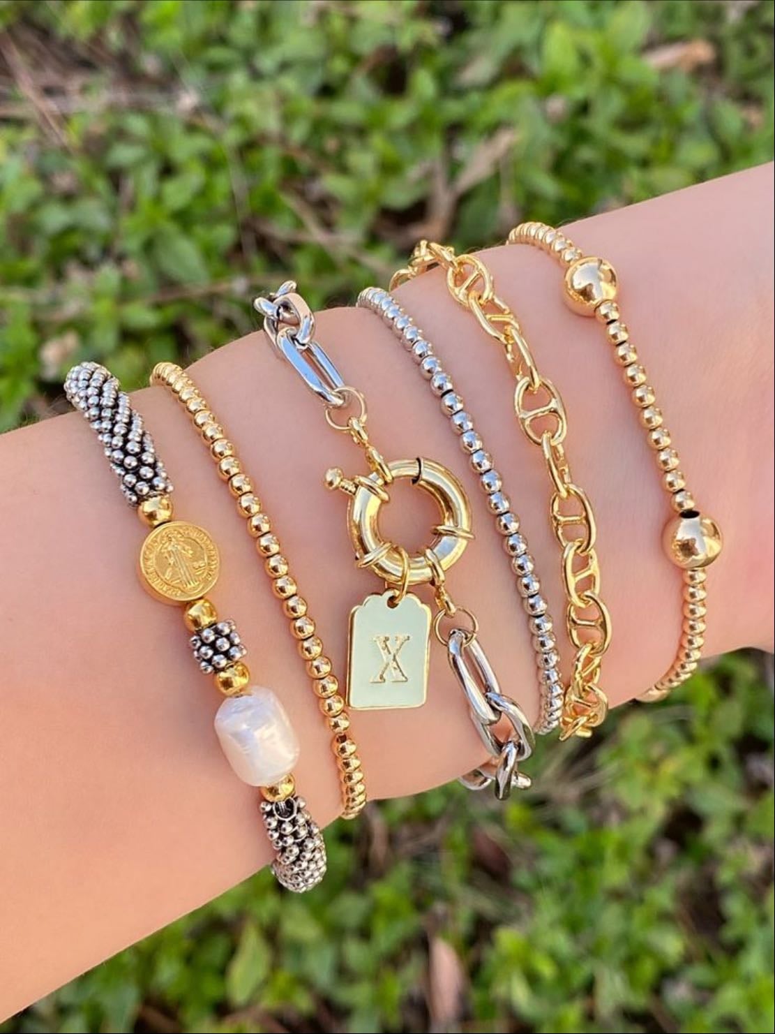 Pulseras doradas