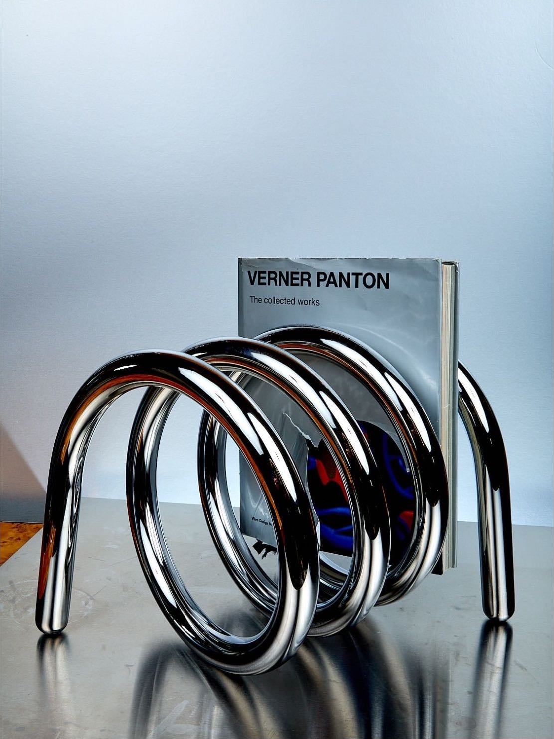 Fun silver magazine holder