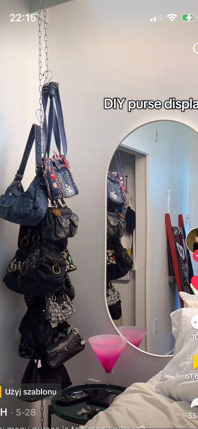 chain purse display