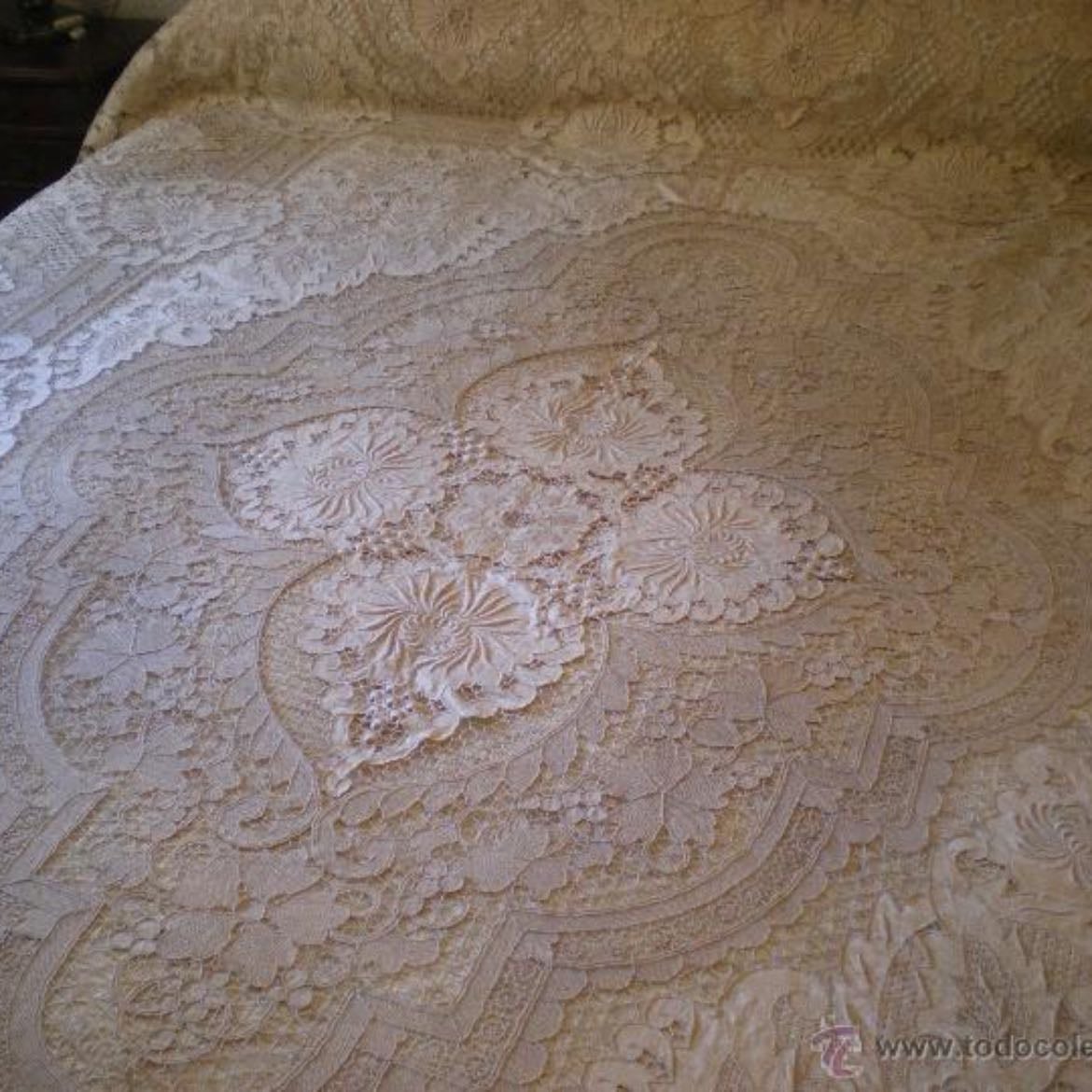 colchas beige - con encaje