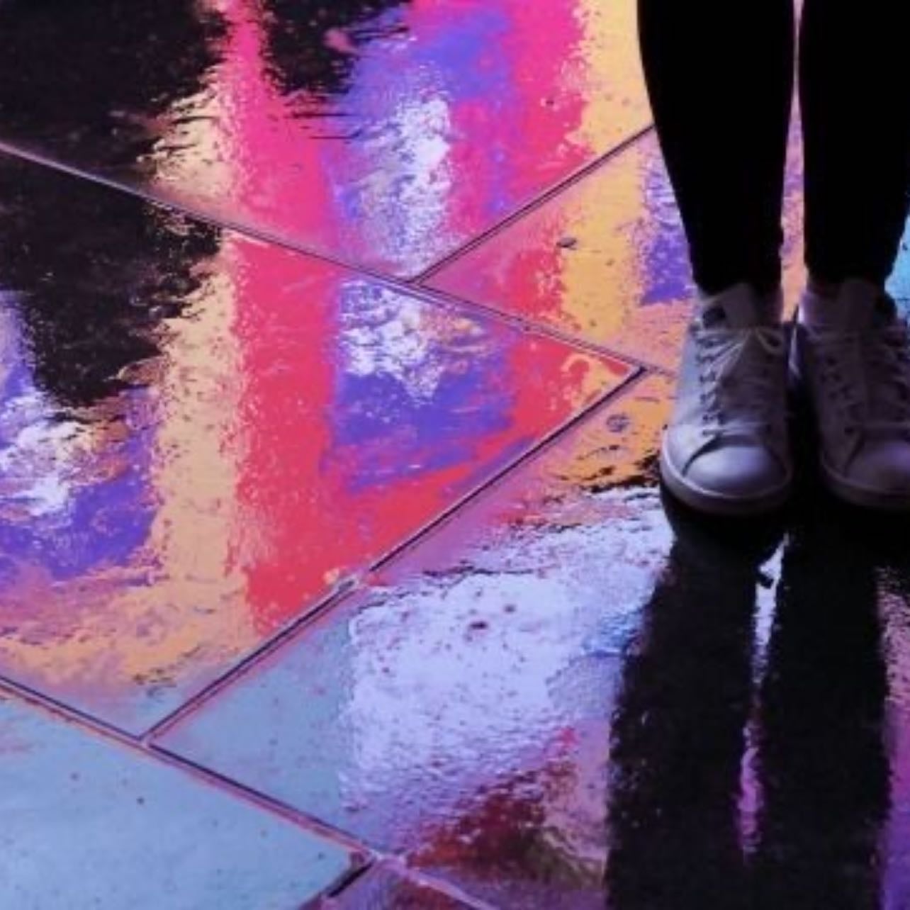 gwen stacy. - spider-man: into the spiderverse