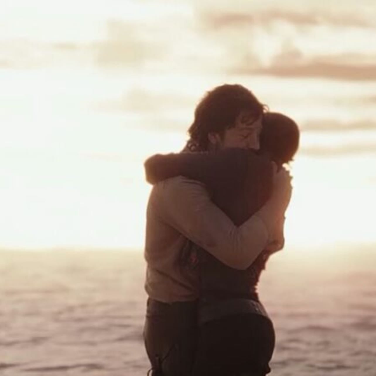 cassian and jyn hugging on the beach. - rouge one (2016)
