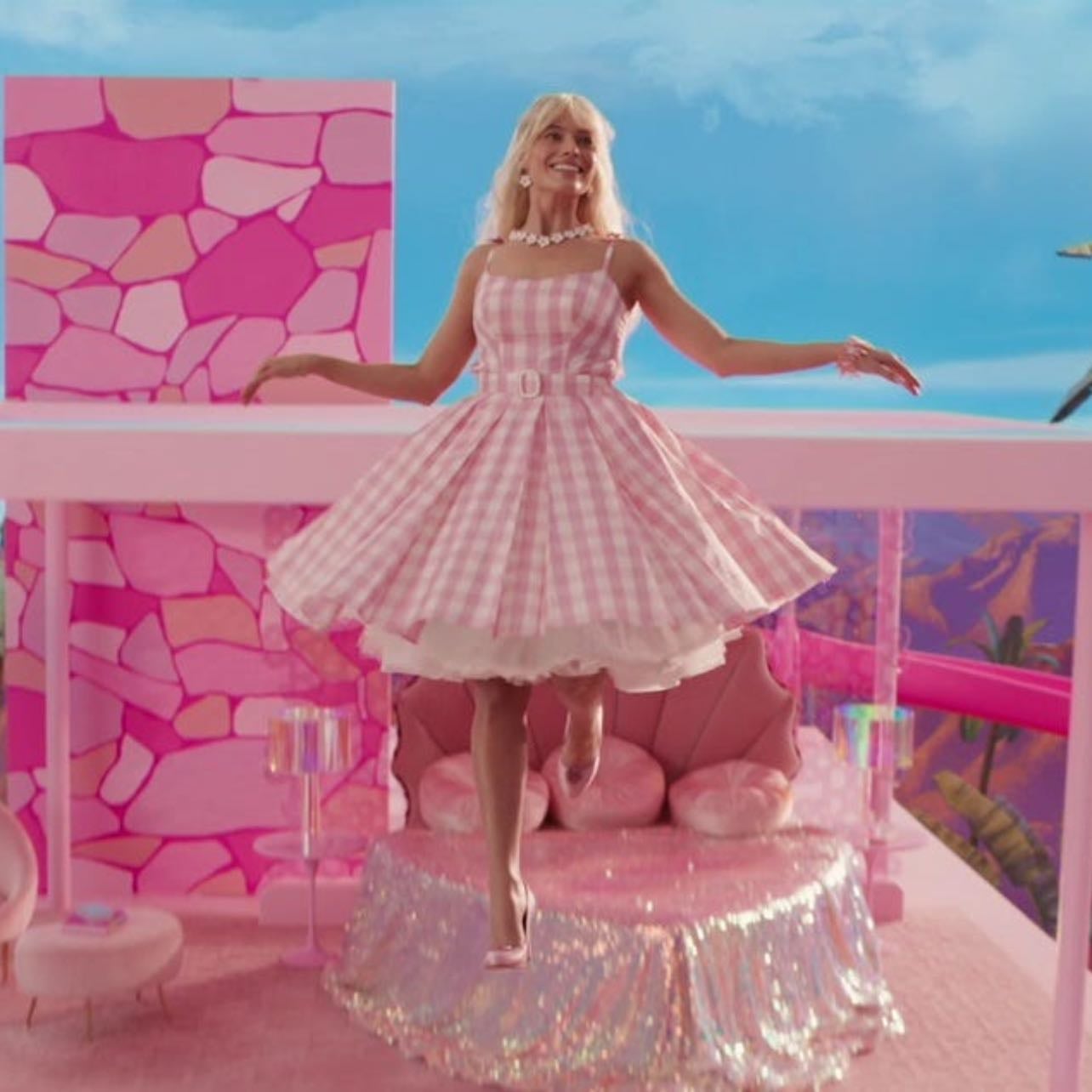Barbie (2023) - i think a trip to barbieland would fix me. it seems so safe. i love women.