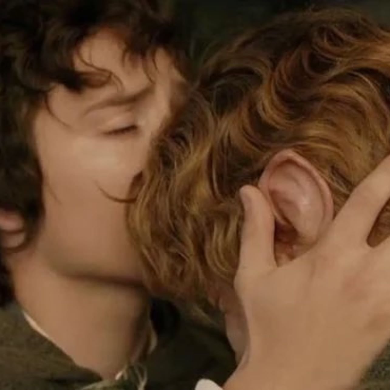 frodo kissing sam’s head. - lord of the rings: return of the king (2003)