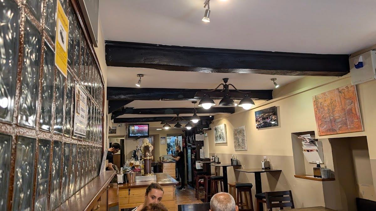 Bar Las cinco vigas