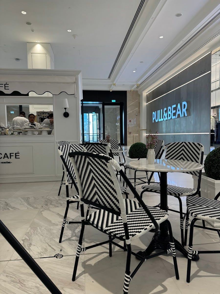 NK CAFE- Place Vend么me Mall Gate 1