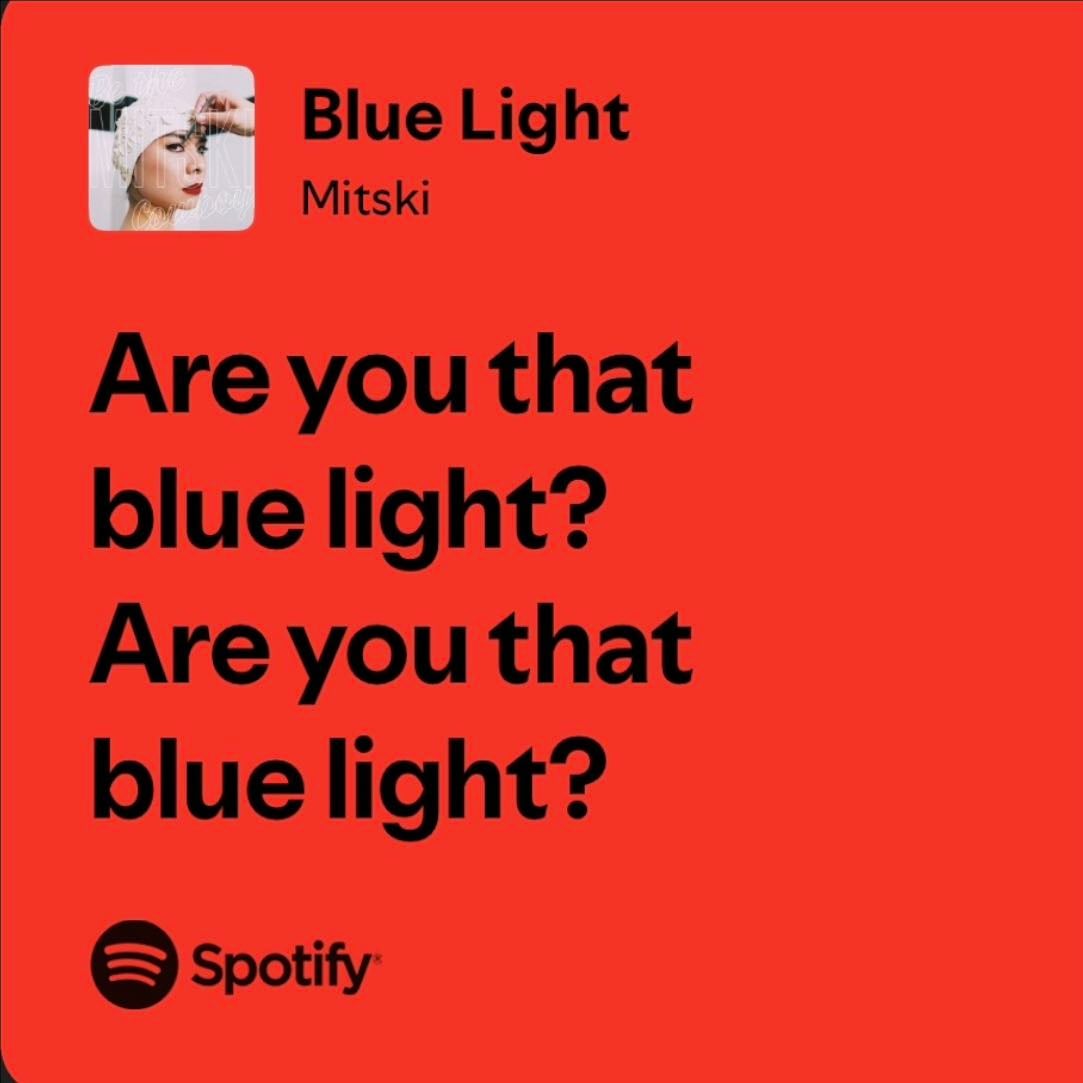 13. Blue Light. - La canción me gusta, pero me apena decir que no es mi preferida.
“Are you that blue light?”