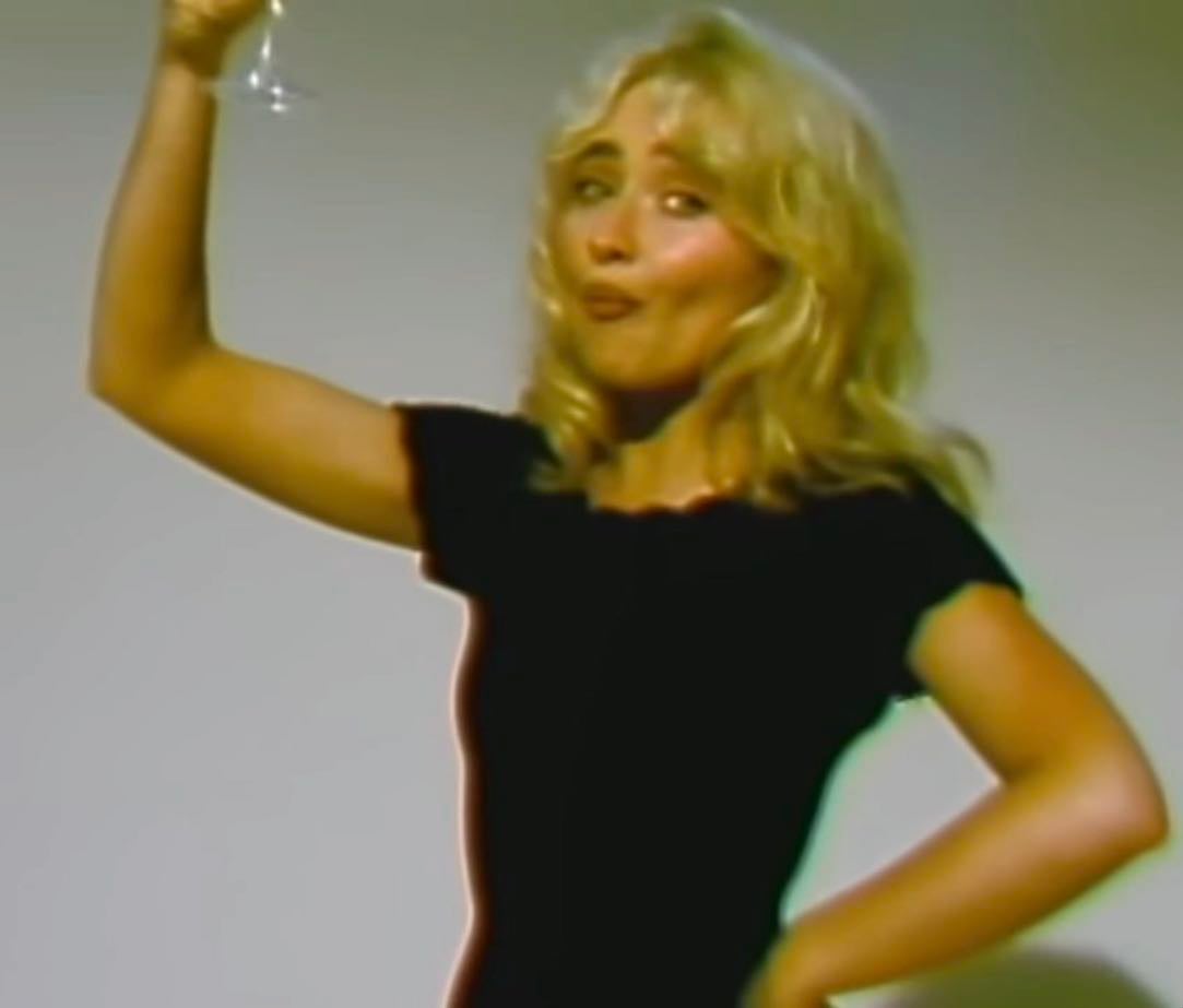 Go Go Juice - Song · Sabrina Carpenter
TOP 12.
El significado es claro. Realmente no es una mala canción, pero no es mi preferida.
