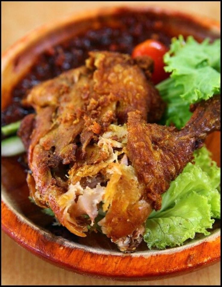 Ayam penyet - Smash fried chicken