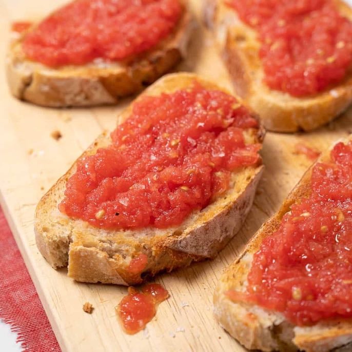 Pan con tomate