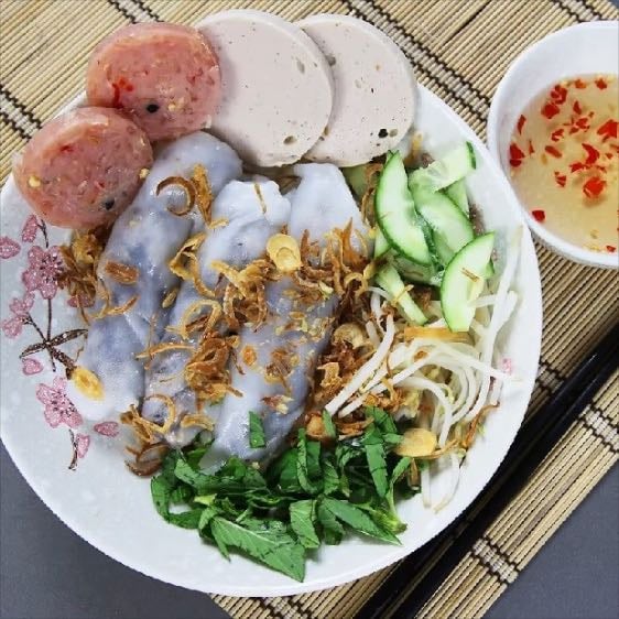 Bánh cuốn - Steamed rice rolls