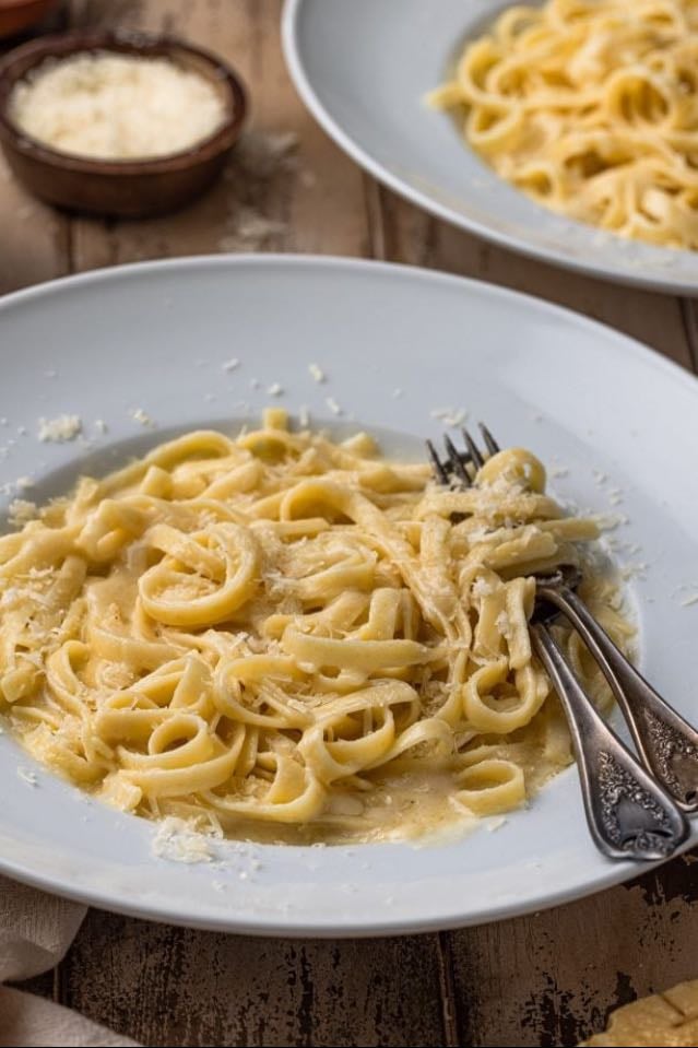 Fettuccine al burro e parmigiano - “Fettuccine Alfredo”