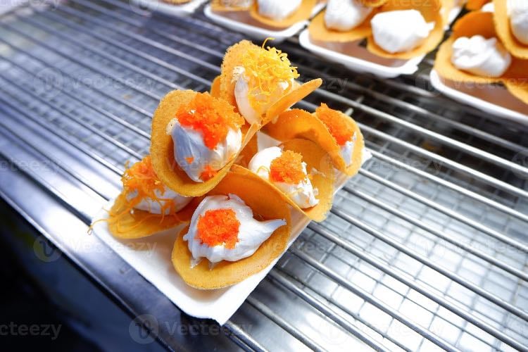 Khanom buang