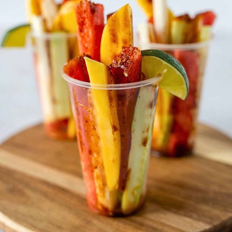 Fruta con chamoy
