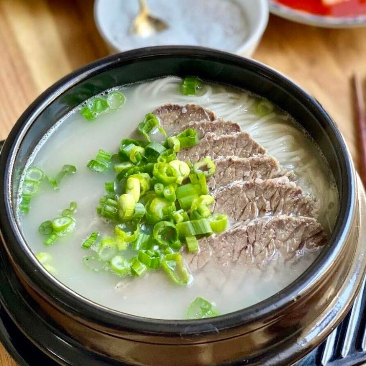 Seolleongtang - Ox bone soup