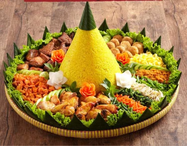 Nasi tumpeng