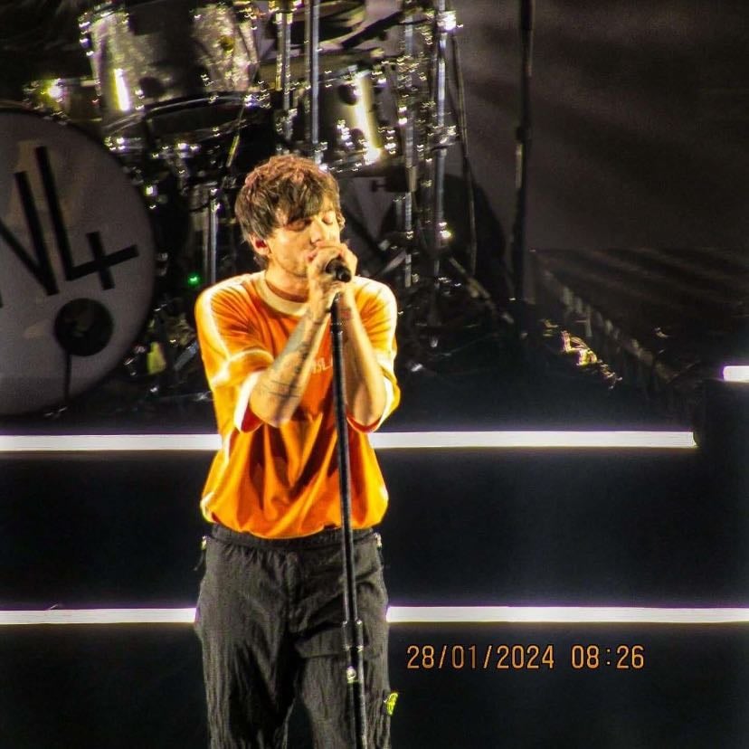 Louis in Melbourne!!! - Omggggg i love the orange tshirt