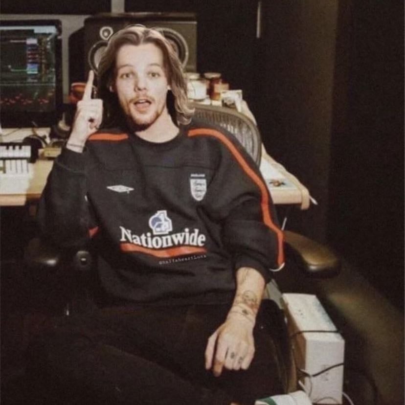 Long hair Louis - I HATE his long hair era😭