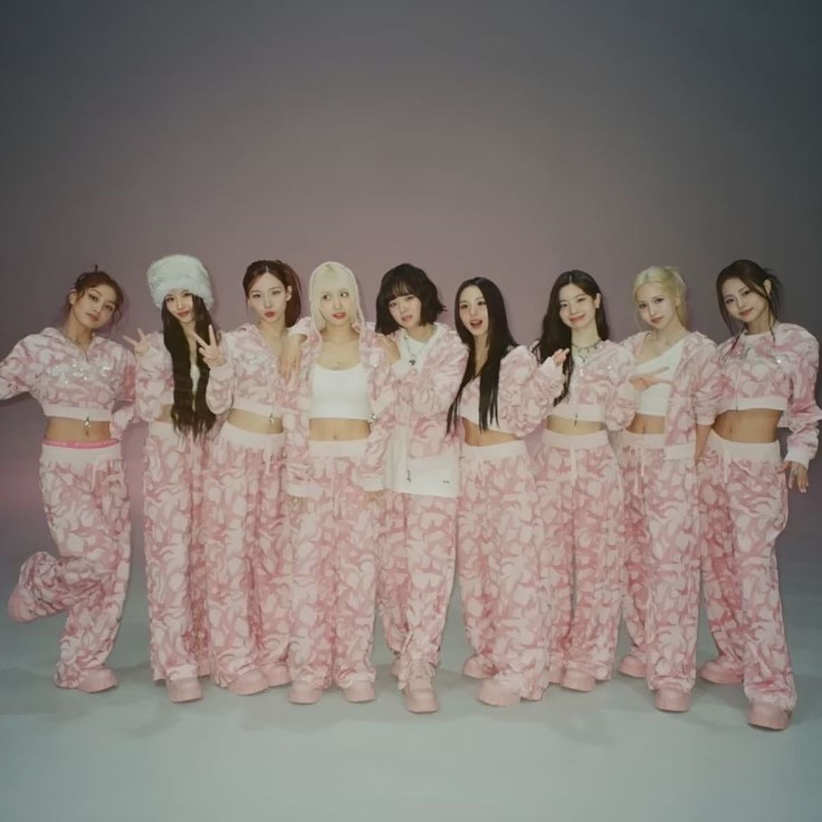 TWICE - Artist