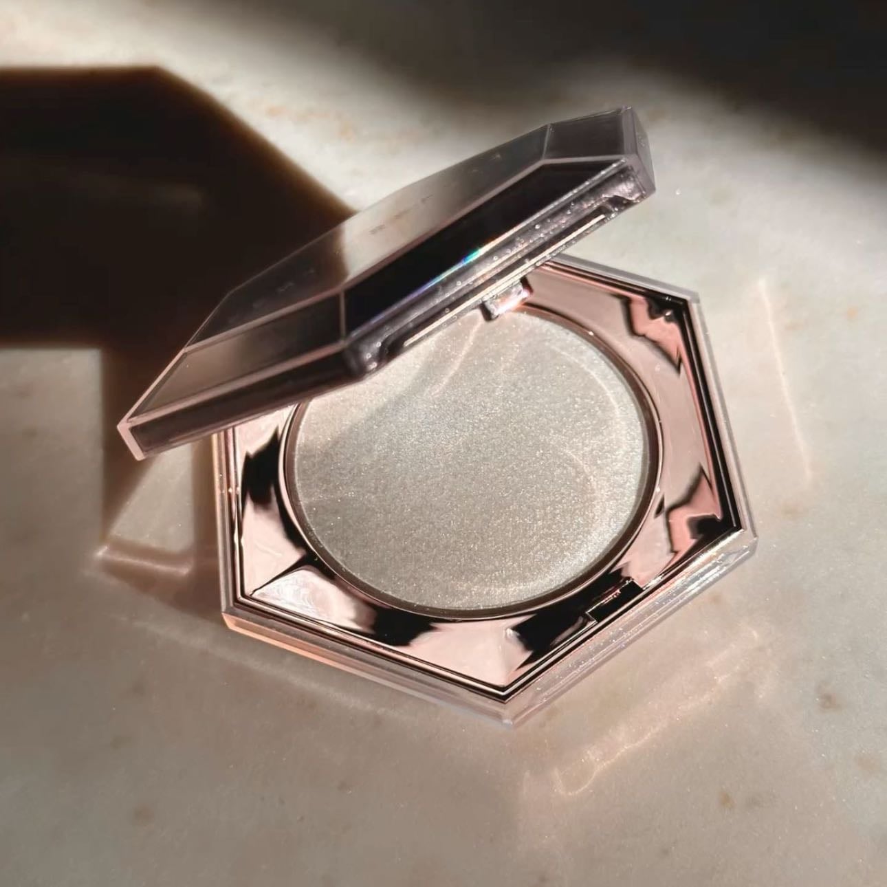 Fenty Beauty Diamond Bomb All-Over Diamond Veil - Iluminador