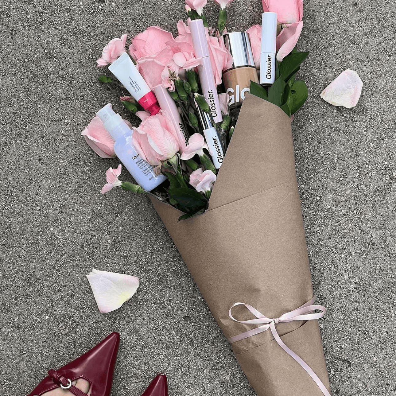 Makeup bouquet - Un ramo con su maquillaje fav, investiga su wishlist de maquillaje y sorpréndela