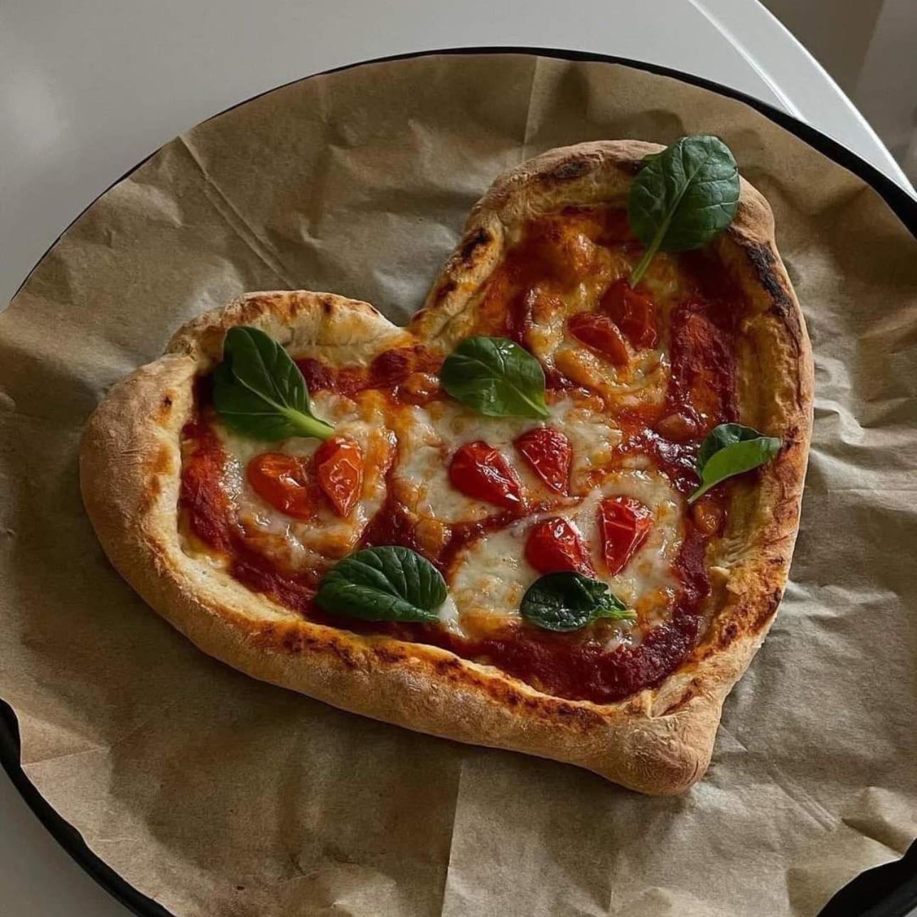 Pizza night - Preparar pizzas juntos desde cero, disfrutando de tiempo de calidad y una cena romántica