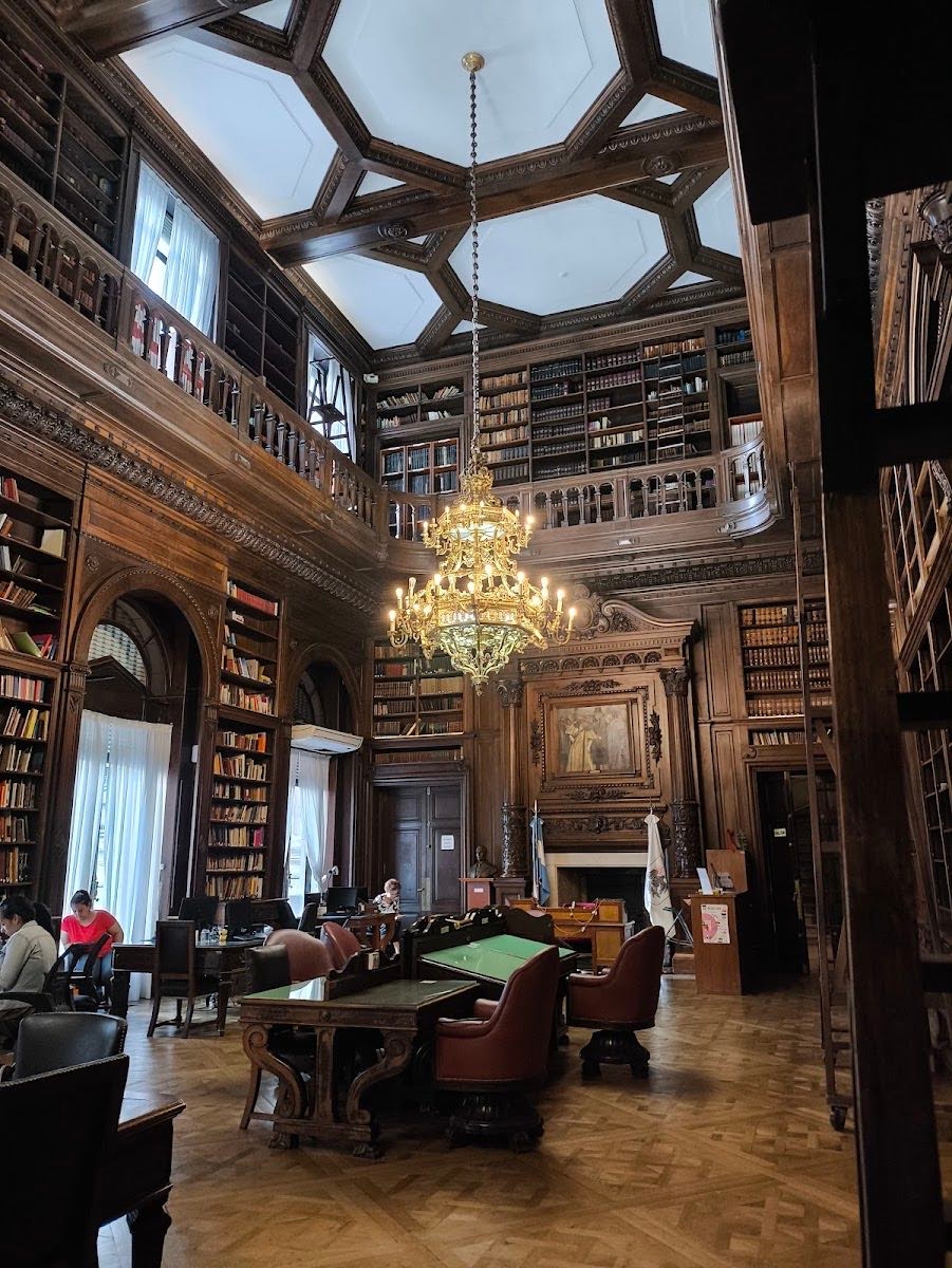 Biblioteca Esteban Echeverr铆a