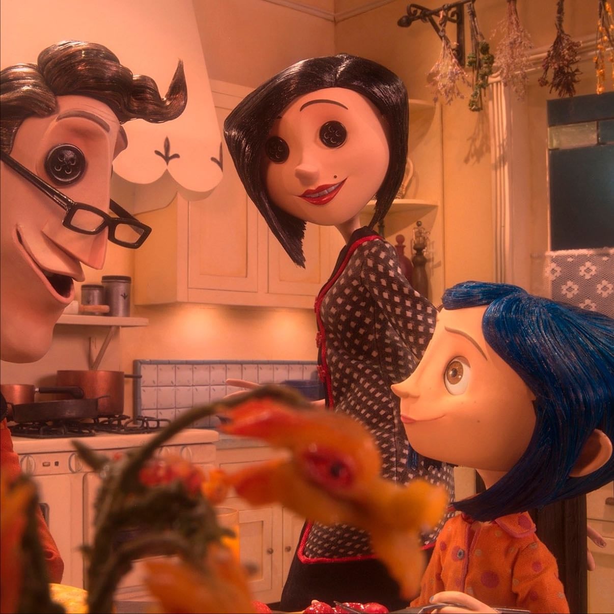 watch coraline and make dolls