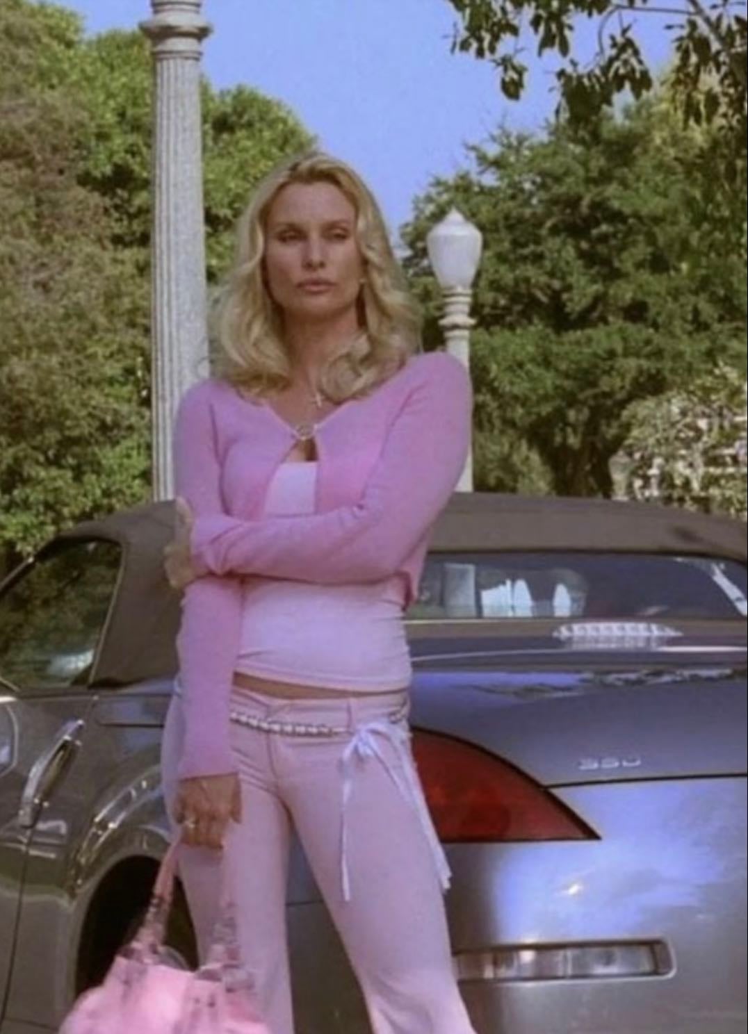 Edie Britt - Desperate Housewives