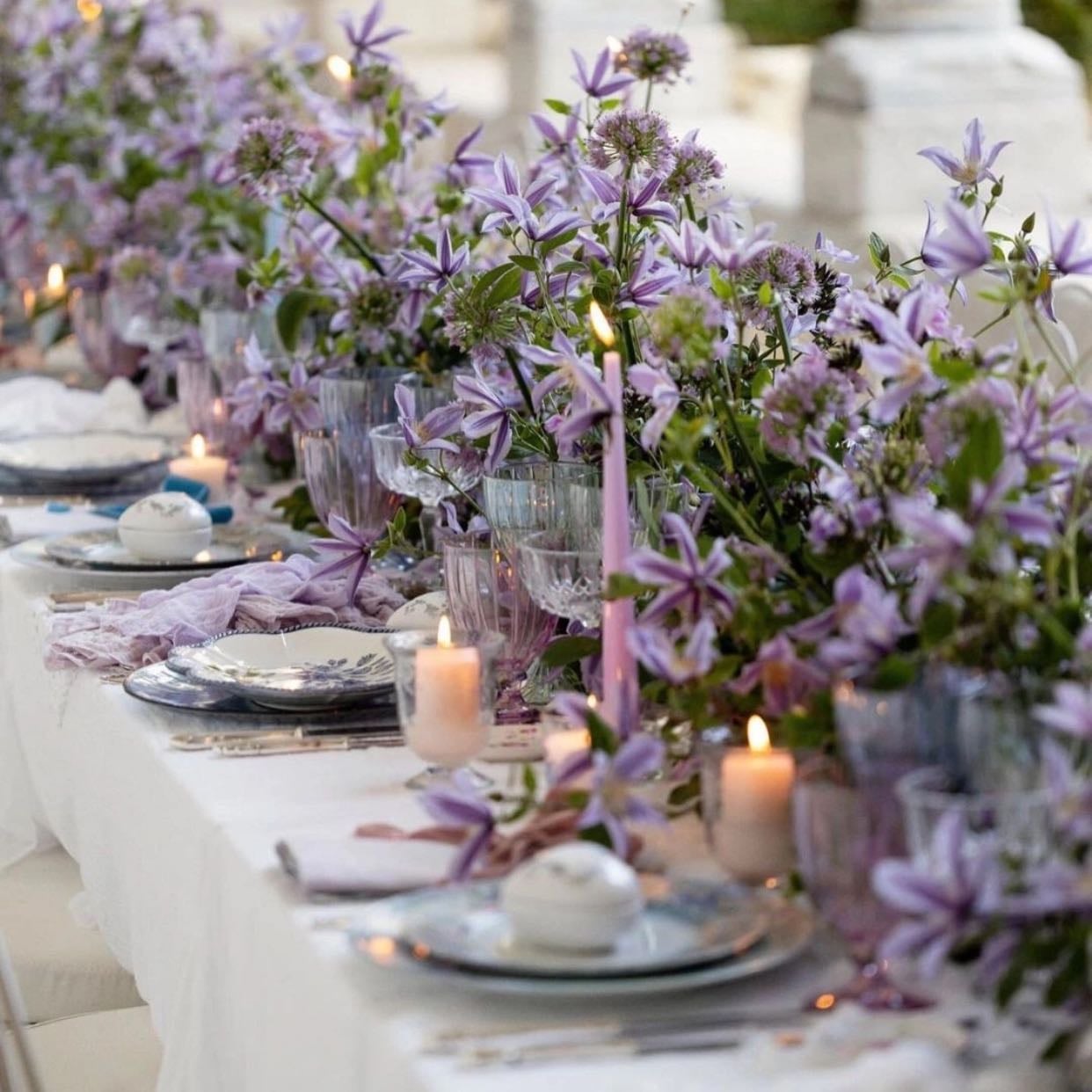 Choose a color + white - Choose a color and use 2/3 different details with it + white to maintain it elegant
