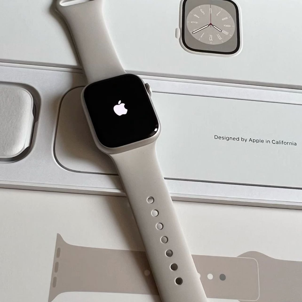 Apple Watch - Accompany whit their accessories