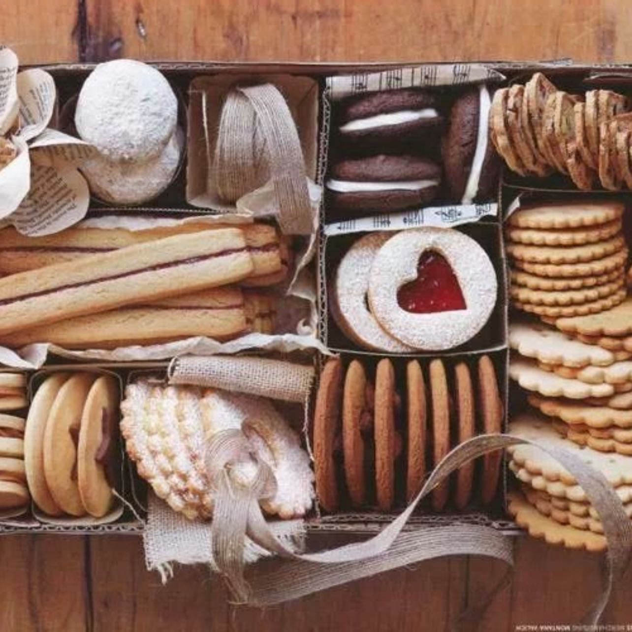 Box whit desserts - A cute box whit desserts that you prepared yourself