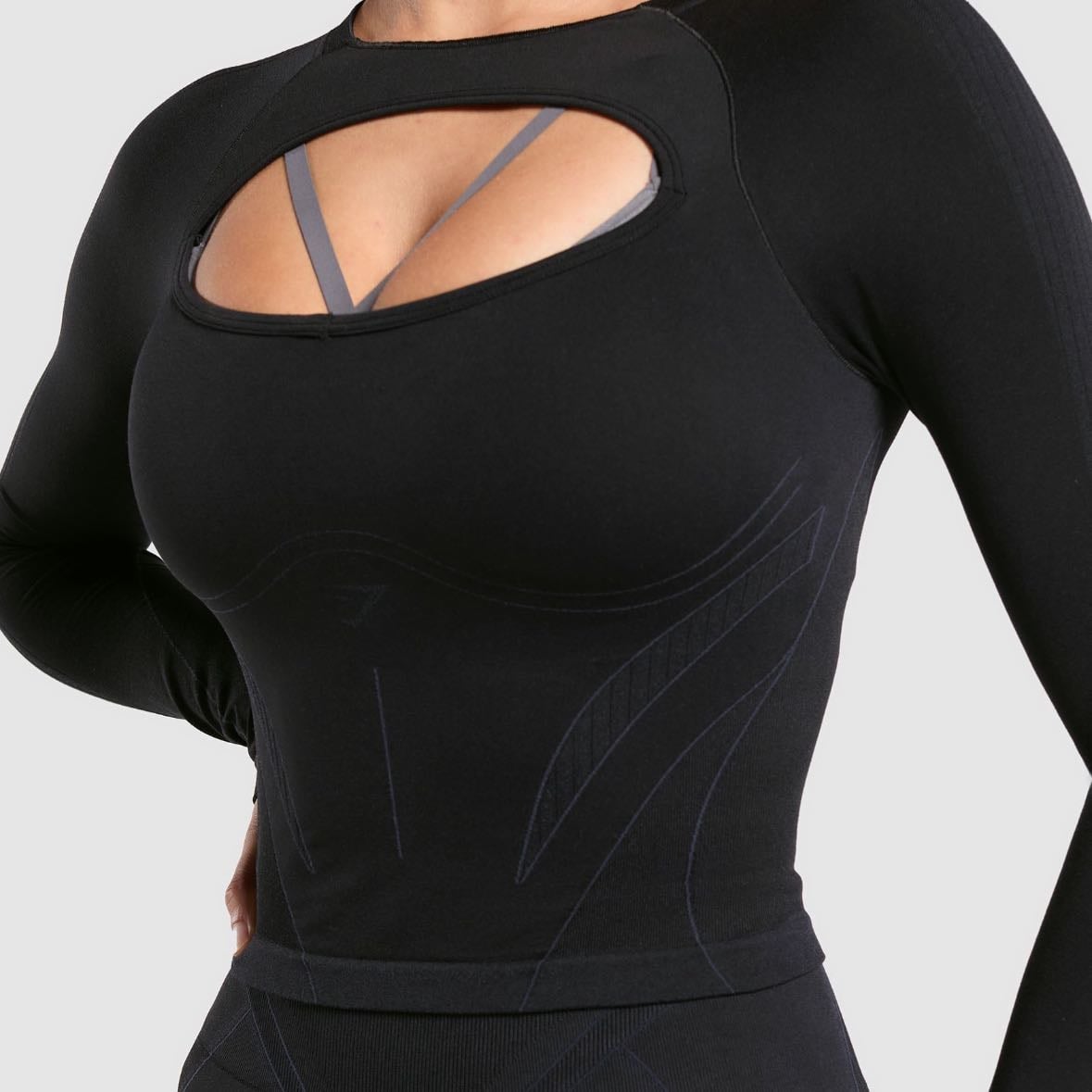 Apex Contrast Long Sleeve Top Black β¬55 - Gymshark
