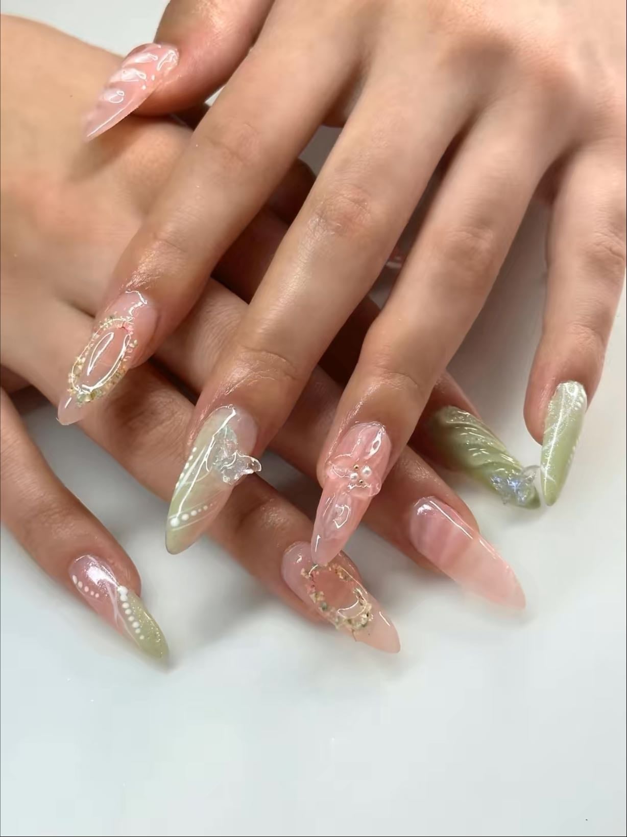 Kali Uchis inspired - Green+Pink