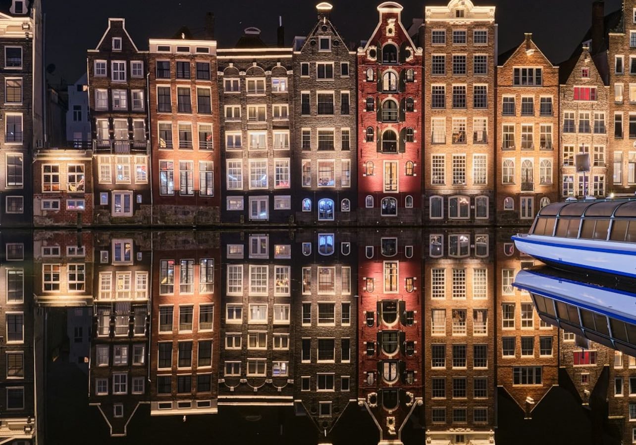 Amsterdam Kept Secrets 🔒 - Places hypelist by Mari Moraes