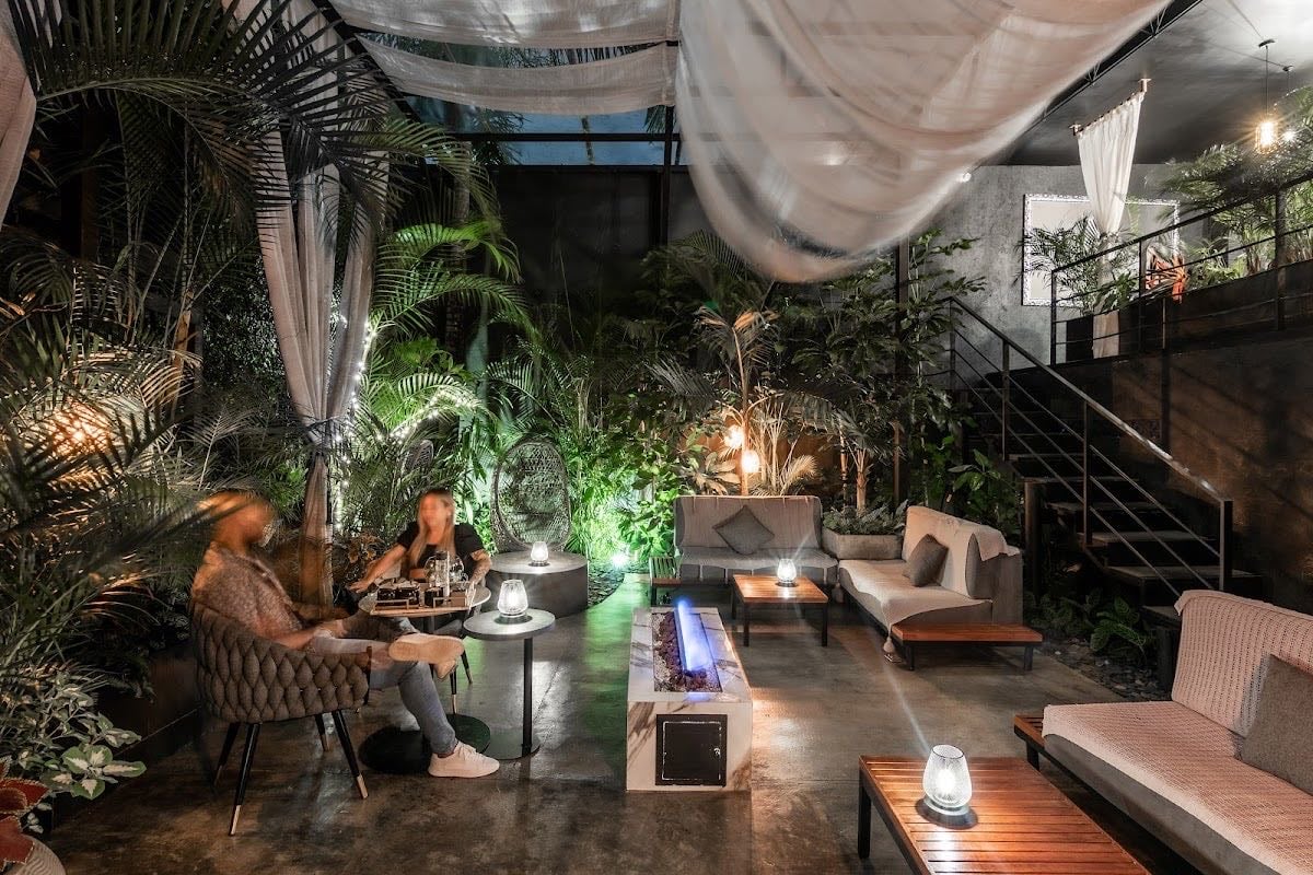 Café Noir Bar & Lounge
