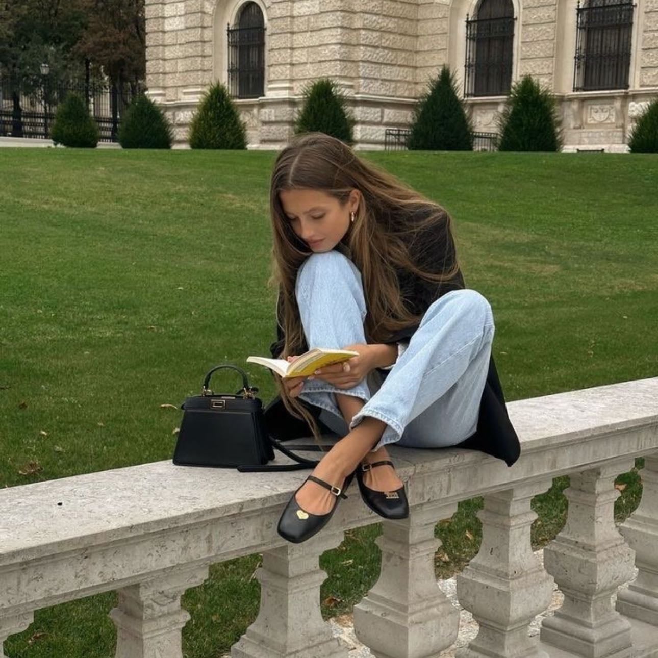 Leer y leer. - Nada más elegante que una chica culta