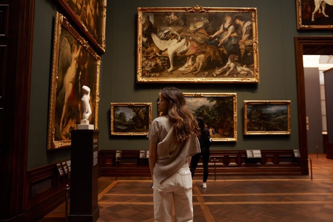Art gallery date