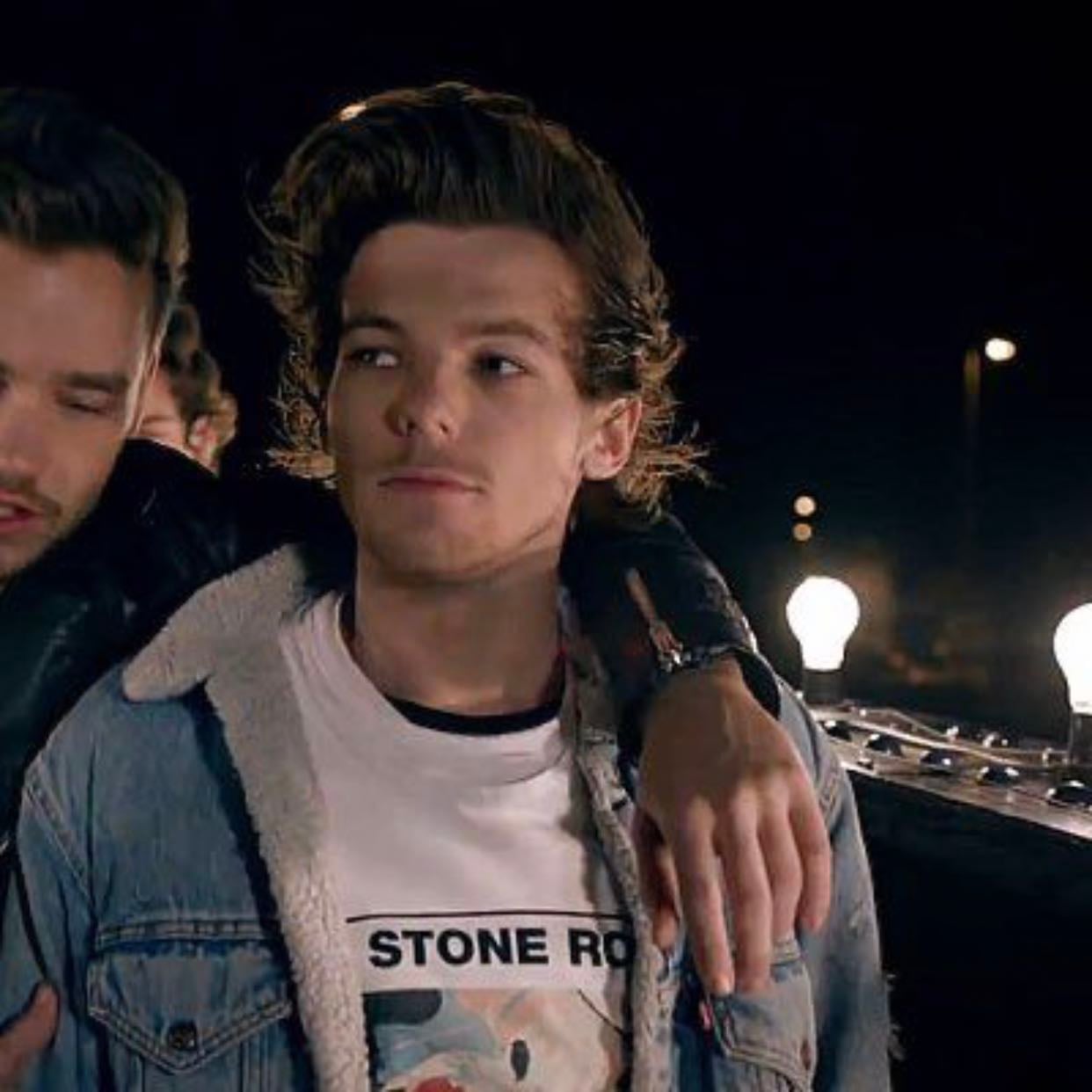 midnight memories - louis tomlinson. THE HAIR. THE FIT. THAT BEAUTIFUL BEAUTIFUL FACE. HE IS GORGEOUS. I LOVE YOU.